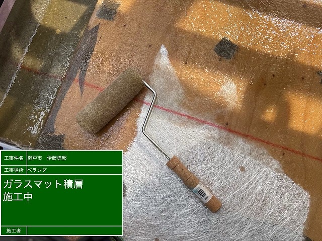 ガラスマット積層作業