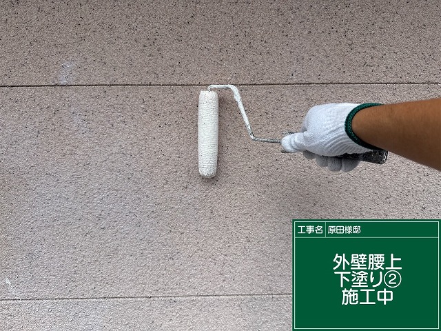 外壁の下塗り2回目