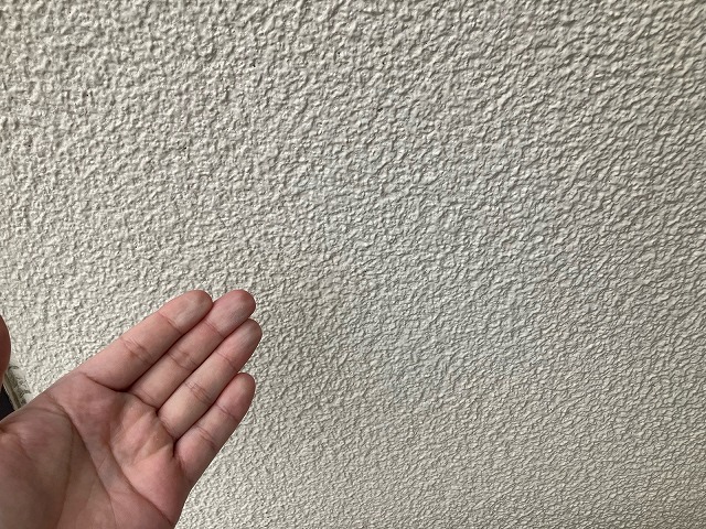外壁表面の状態確認(触診)