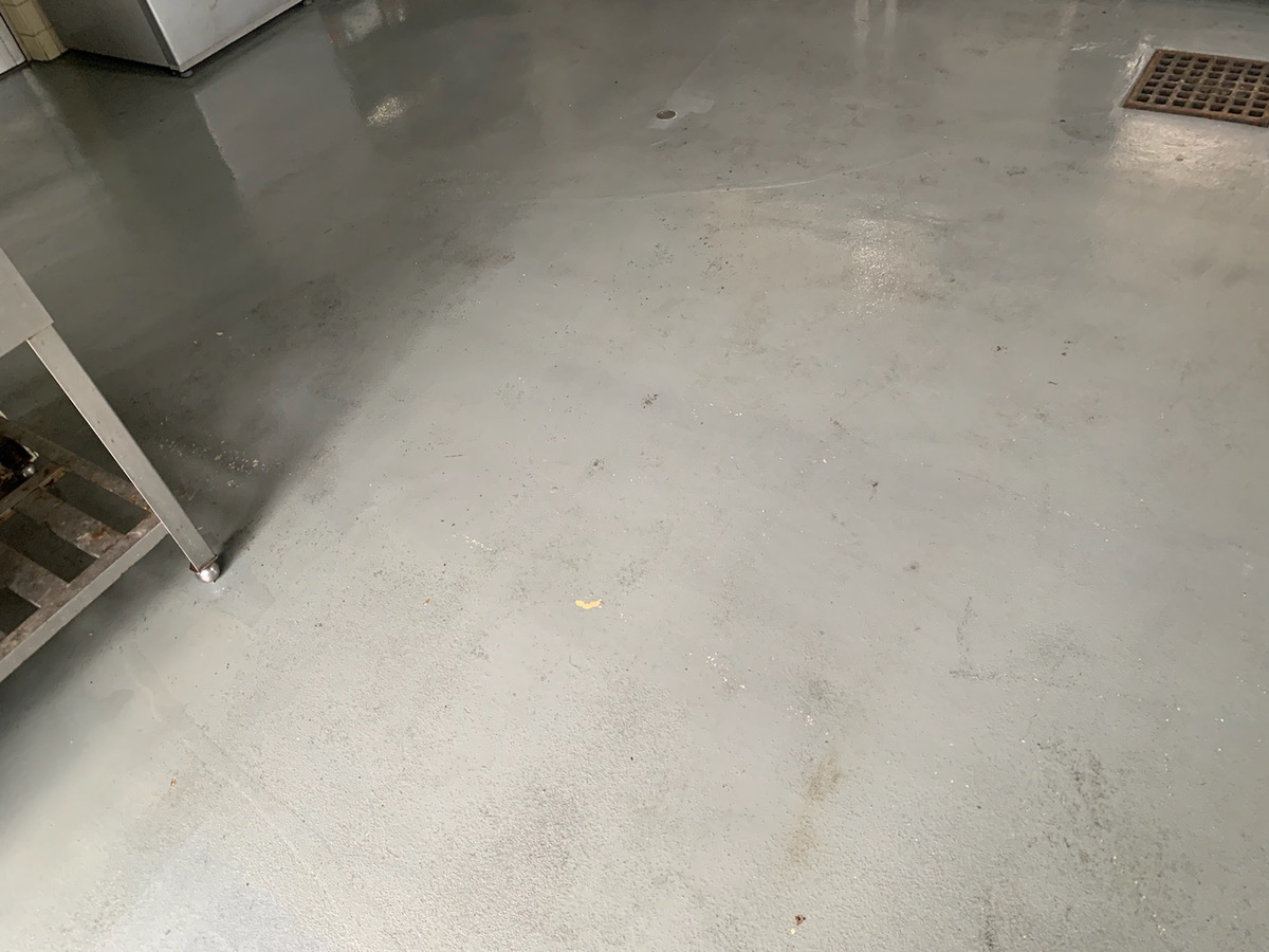 名古屋市緑区で汚れてしまった厨房の床を塗装しました！