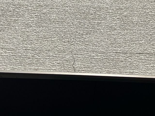 外壁に発生したクラックの確認
