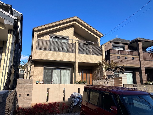 名古屋市天白区で外壁ひび割れ補修と難付着サイディング塗装、光触媒で汚れにくく仕上げた施工事例