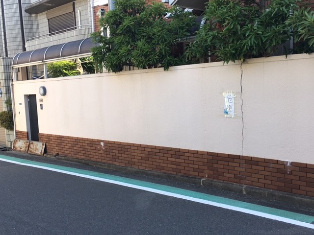地震の被害があった外構工事が寝屋川市で着工しました。