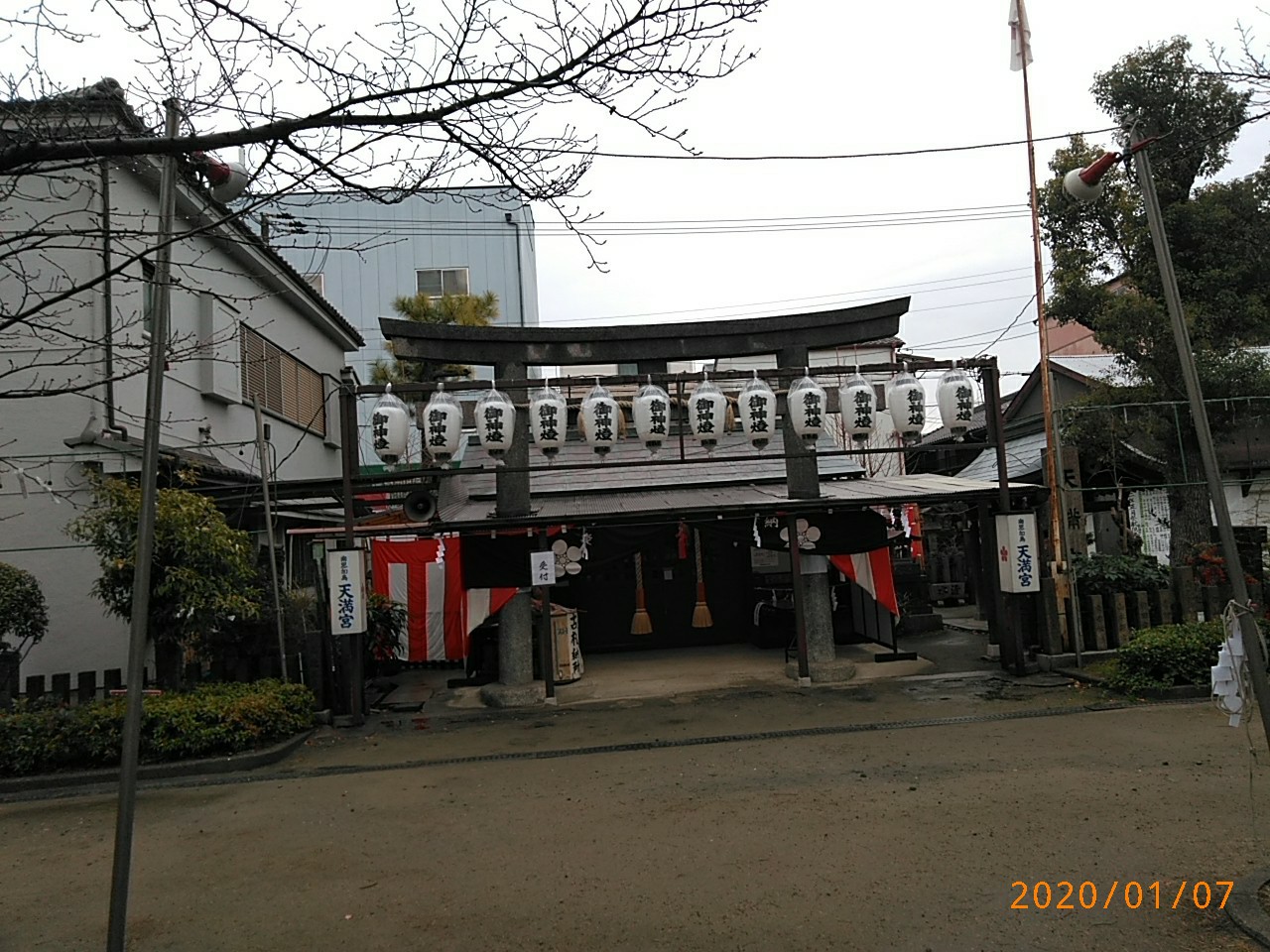 大阪市内の神社へ１年以上前の台風及び地震被害の調査に伺いました。