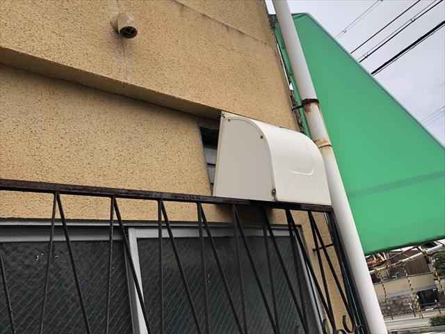 外れかけた換気フード