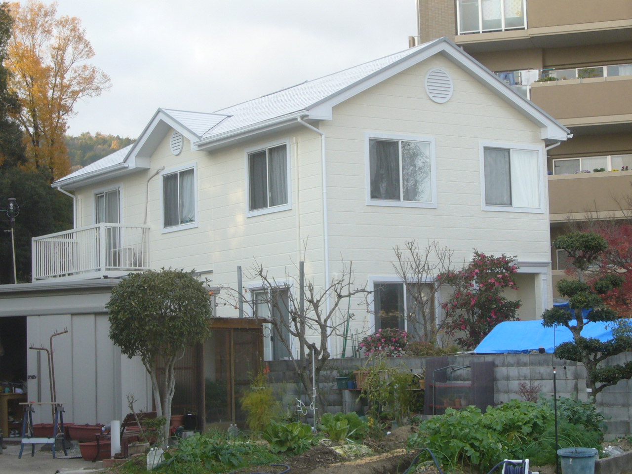 箕面市で外壁塗装と屋根遮熱塗装を行いました。