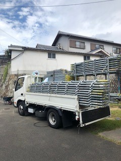 吹田市の現場にて足場が組みあがりました。これから外壁塗装を行います。