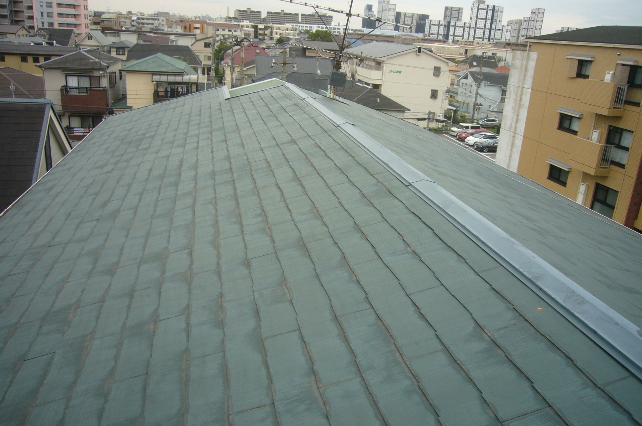 屋根葺き替えと屋根カバー工法の違いとメリット・デメリット
