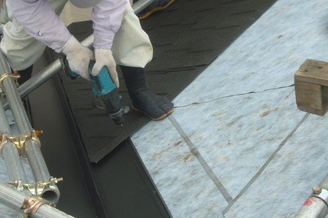 屋根工事 下穴開け