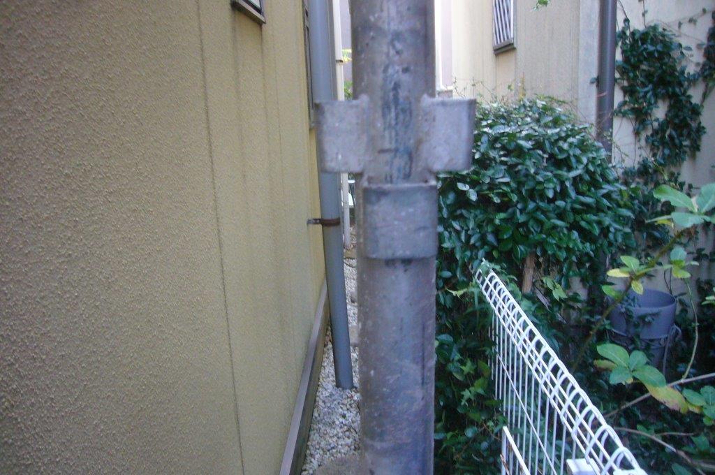 豊中市の２階建て住宅にて外壁塗装と屋上防水工事を行うため足場を設置しました