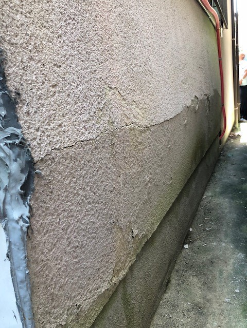 箕面市にて、外壁塗装工事のの現場調査を行いました。
