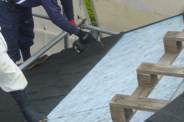 屋根工事 屋根材のビス止め