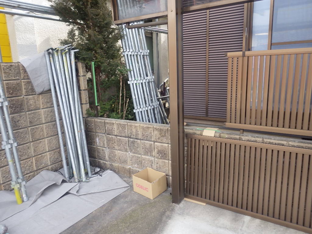 隣の敷地をお借りして作業