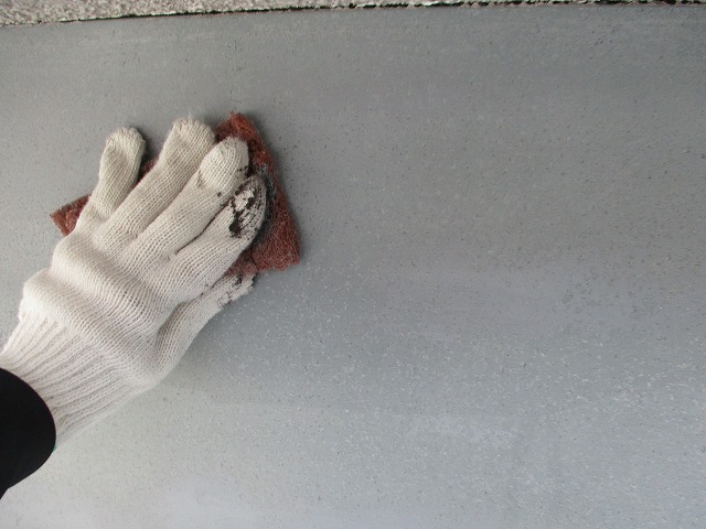 吹田市で外壁塗装の重要な工程「ケレン作業」の役割と種類について