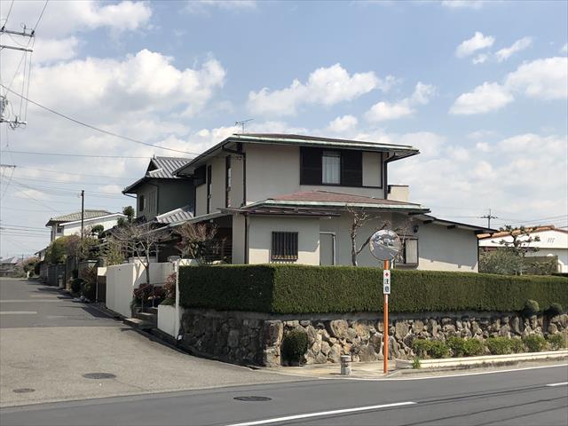 平野区の築４２年２階建て住宅は屋根がかなり劣化していました