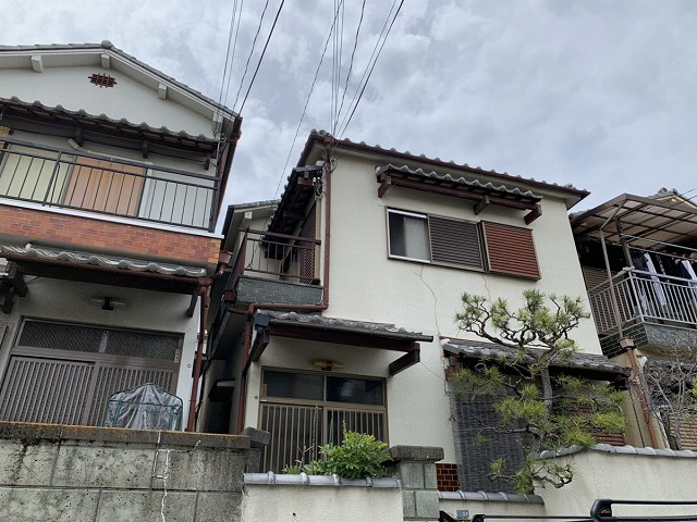 茨木市の築３０年３階建て住宅は前回の塗装から１５年が経過