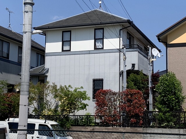 都島区の２階建て住宅の調査へ。外壁目地の劣化が進行しています
