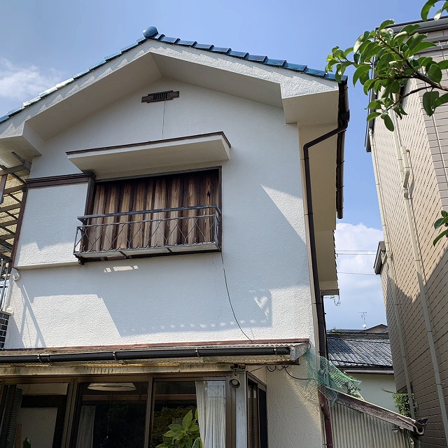 守口市にある築５０年２階建て住宅では現在雨漏りしています