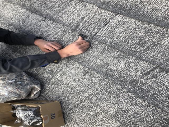 日本ペイントのファインパーフェクトベストを使って屋根塗装工事を行います。