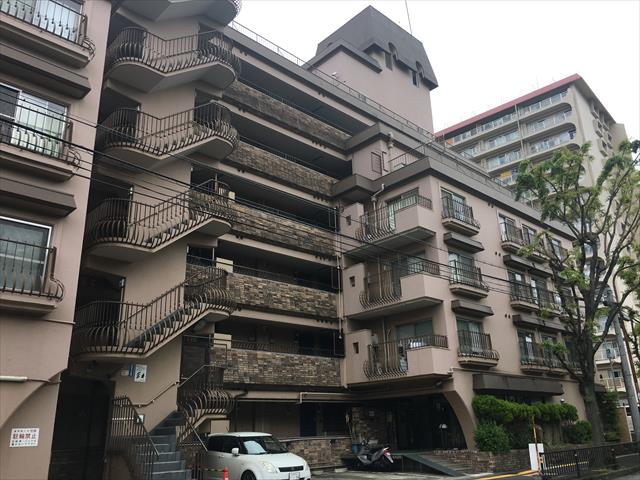 吹田市で６階建て分譲マンションの外壁塗装工事の現場調査に行きました。