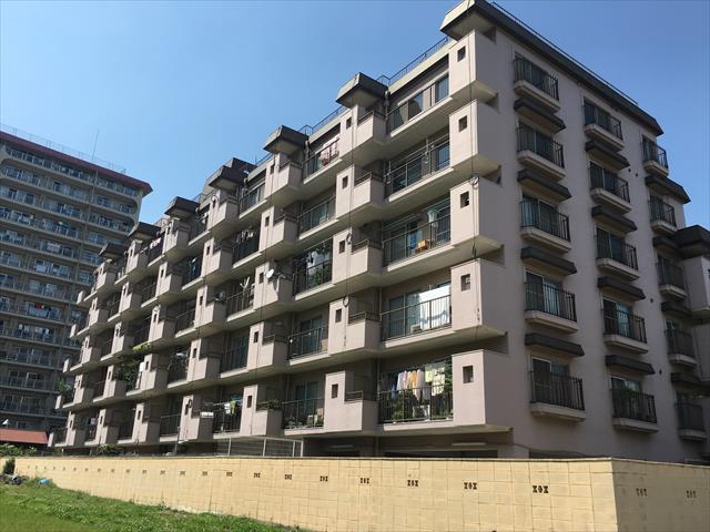 前回に引き続き吹田市の６階建て分譲マンションの現場調査を行っています。