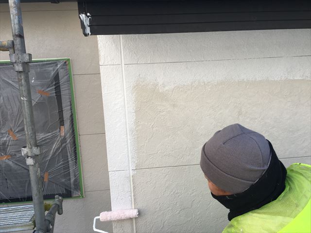 大阪市西淀川区Ａ様邸、外壁にパーフェクトトップを塗装します。