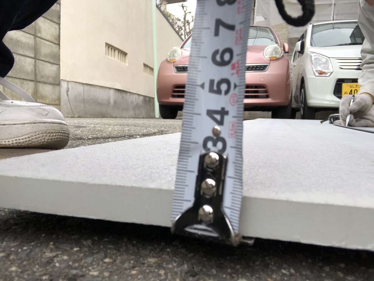 豊中市で撤去した部分に新しい窯業系サイディングを貼っていきます