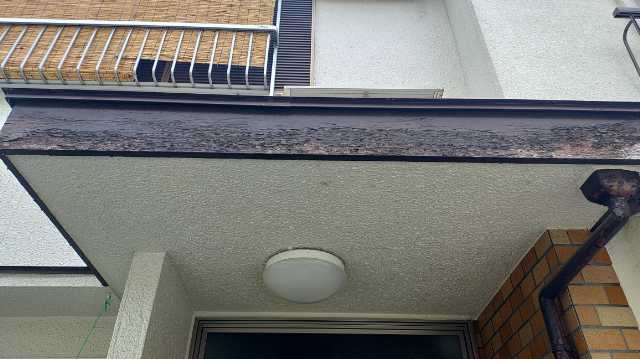 庇木部の塗膜剥がれ