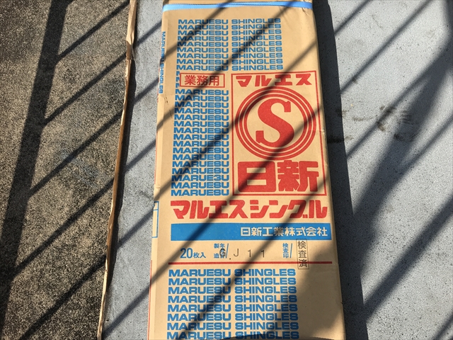 淀川区で８階建てビルのシングル屋根葺き替え工事をしています