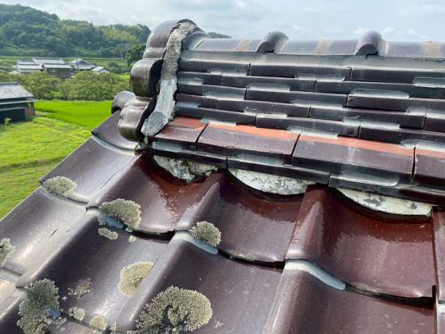 鬼瓦まわりの漆喰割れ
