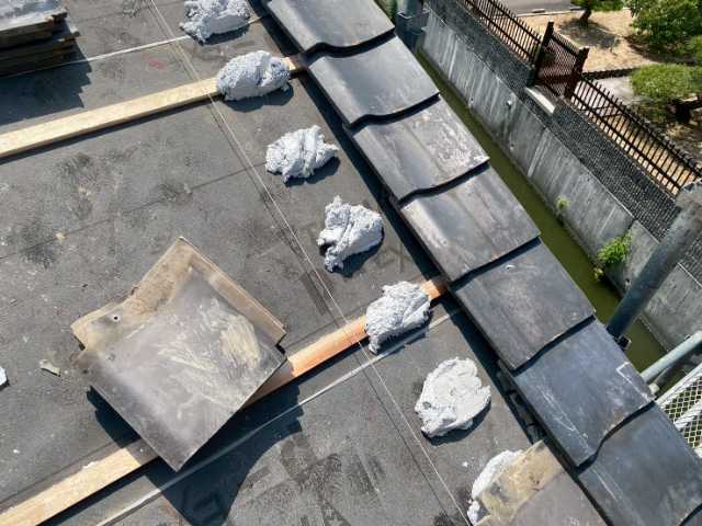 棟瓦復旧の施工中