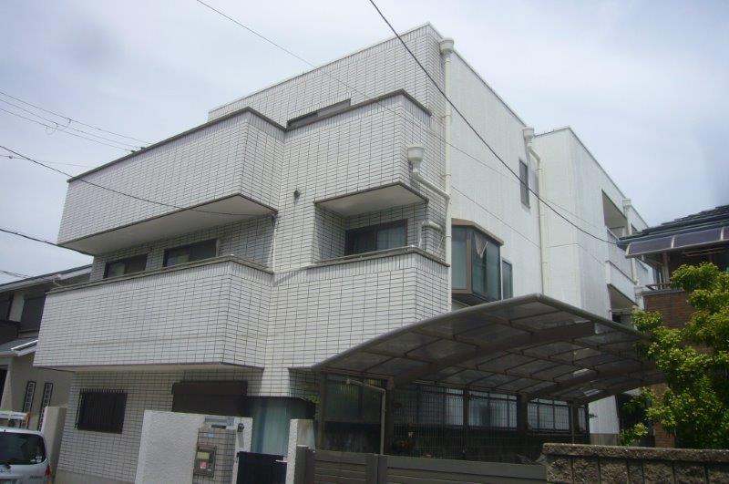吹田市の築３０年３階建て集合住宅は雨漏りでお困りです