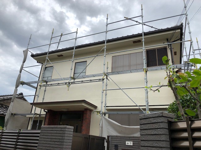 吹田市にて、足場が飛ばされないように養生を行ってきました。