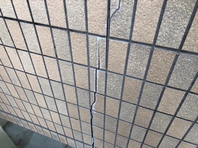 外壁タイル　ひび割れ