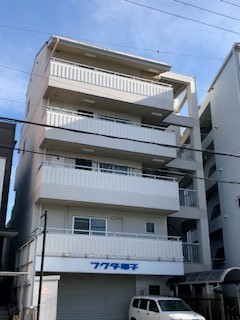 尼崎市にて、屋根の葺き替え、外壁塗装のご依頼を頂いた現場へ再び調査に伺いました。
