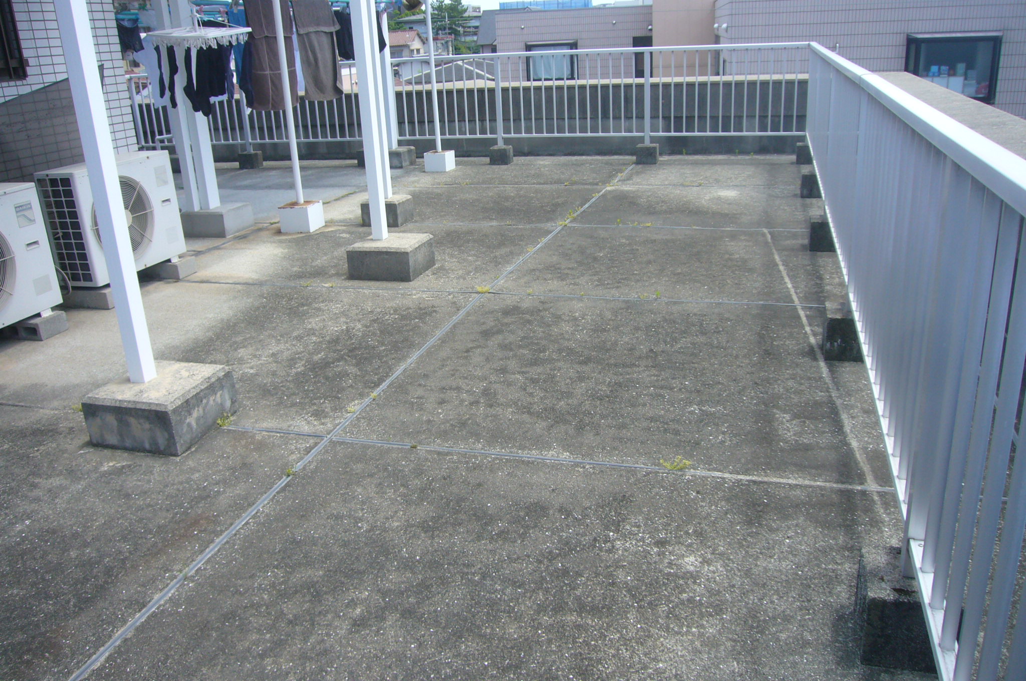 豊中市でＲＣ２階建て総タイル貼り外壁の雨漏り調査パートⅡ