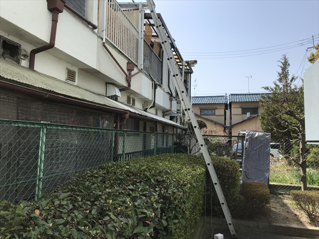 摂津市でポリカ波板の取替工事を行いました