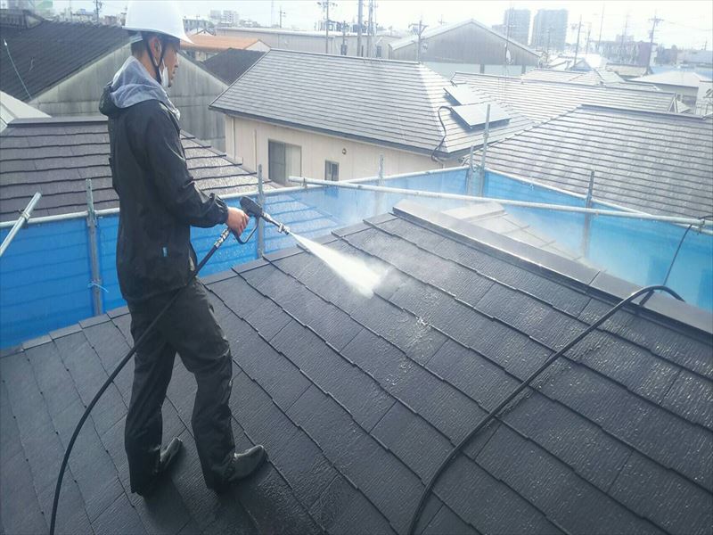 浜松市南区で住宅の外壁と屋根の塗り替え工事が始まりました