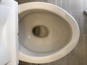 ガラスコートされたトイレ便器