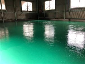 塗装されたコンクリートの床