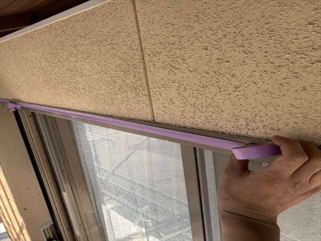 塗装工事のための養生作業