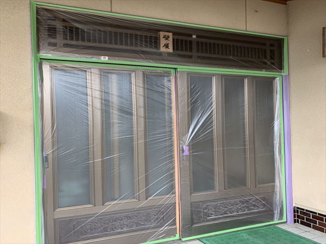 塗装工事のための養生作業