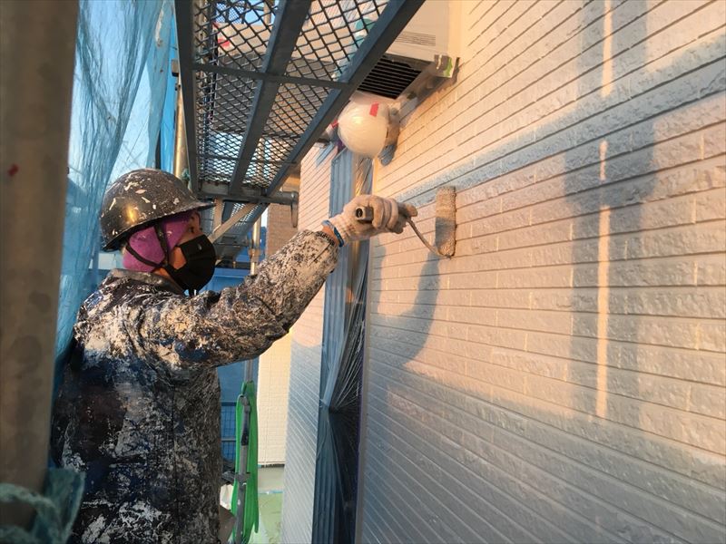 浜松市西区入野町　外壁と屋根の塗り替え工事で仕上げに入りました