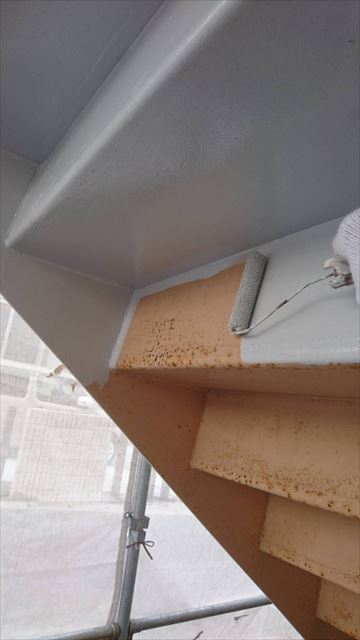 鉄部のサビ止め作業