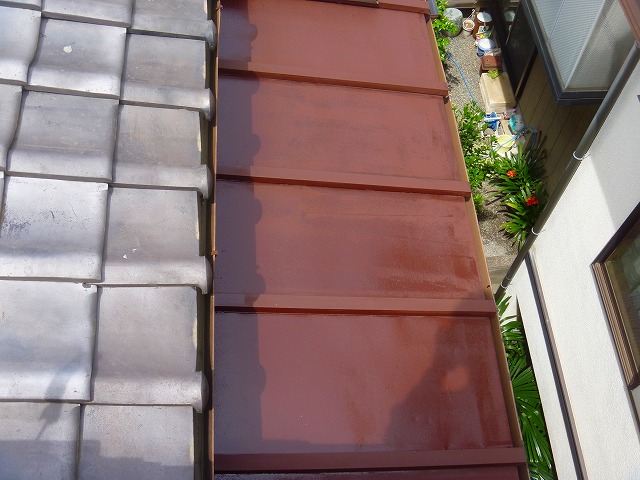 埼玉県にて金属屋根の錆止め処置屋根塗装、破風塗装を行いました