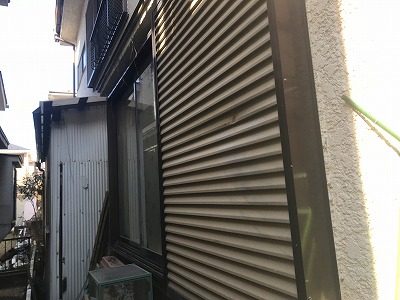 雨戸 補修が必要な状態