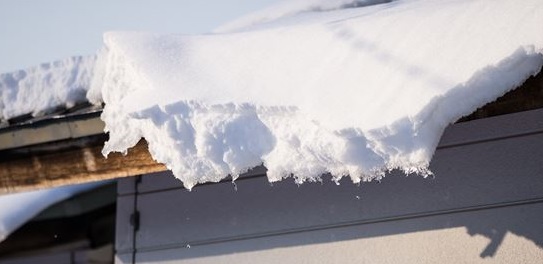 冬到来！落雪による事故防止のための雪止め設置について