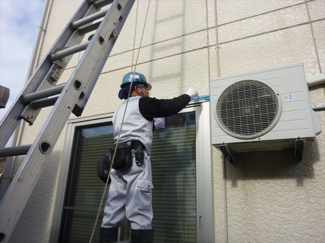 窓まわりのコーキング