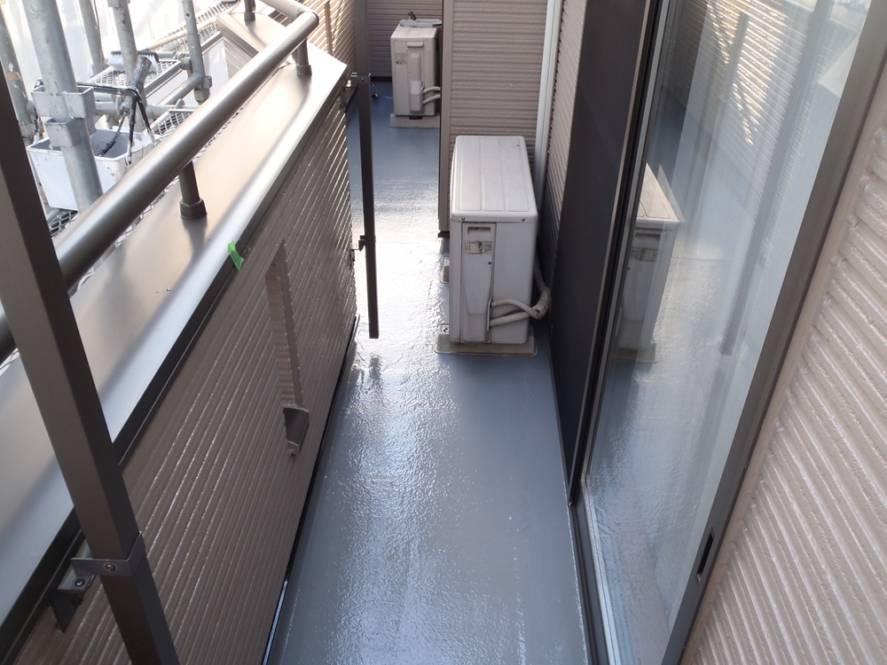 ベランダ防水工事トップコート塗り替え完了