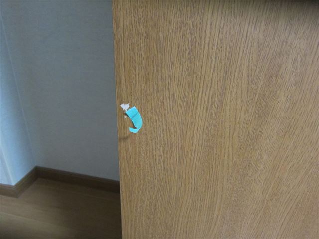 ドアの化粧表面剥がれ